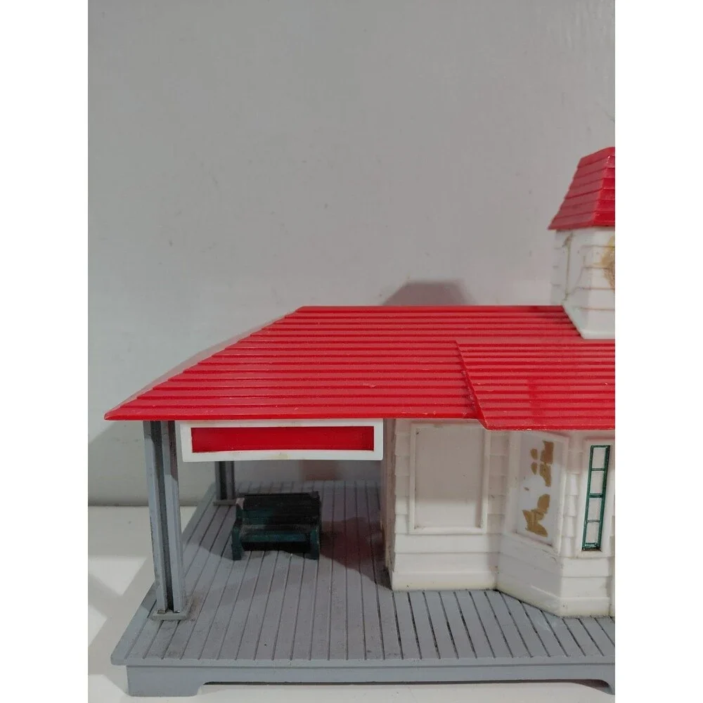 Vintage Noma O Gauge Model Railroad Train Station (No Electronics)